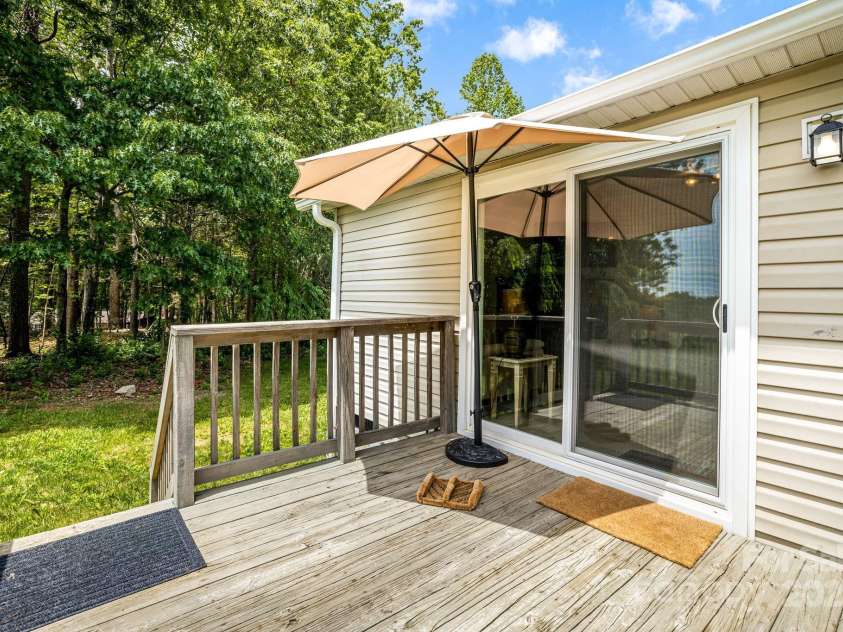 37 Bittersweet Drive, Hendersonville, NC 28792.  MLS# CAR4248021, YatesRealty ID 21247. 