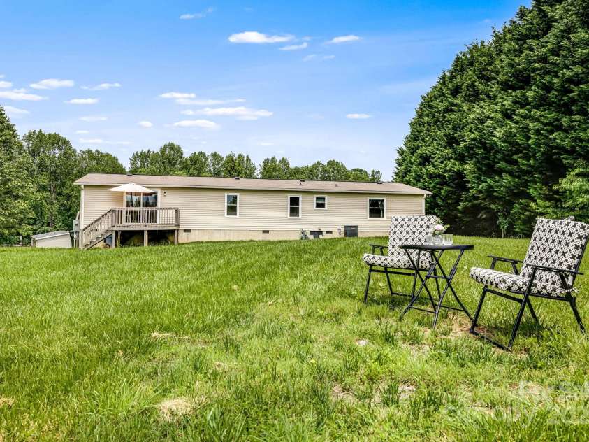 37 Bittersweet Drive, Hendersonville, NC 28792.  MLS# CAR4248021, YatesRealty ID 21247. 