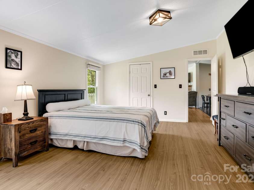 37 Bittersweet Drive, Hendersonville, NC 28792.  MLS# CAR4324808, YatesRealty ID 21247. 