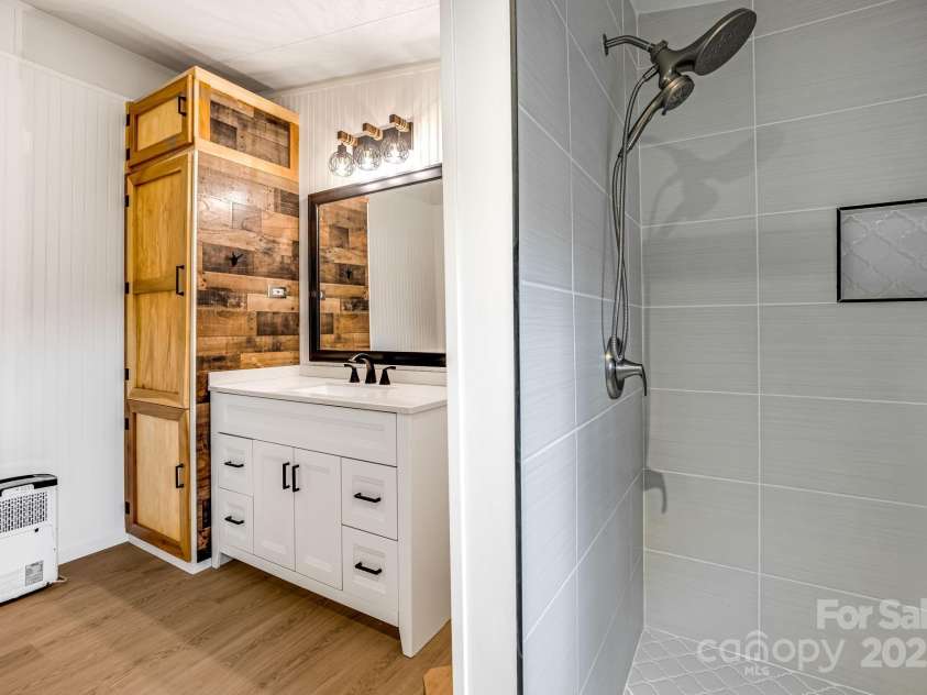 37 Bittersweet Drive, Hendersonville, NC 28792.  MLS# CAR4324808, YatesRealty ID 21247. 