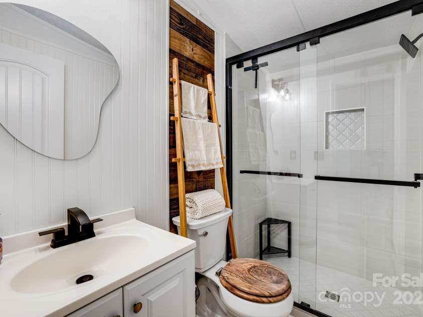 37 Bittersweet Drive, Hendersonville, NC 28792.  MLS# CAR4324808, YatesRealty ID 21247. 