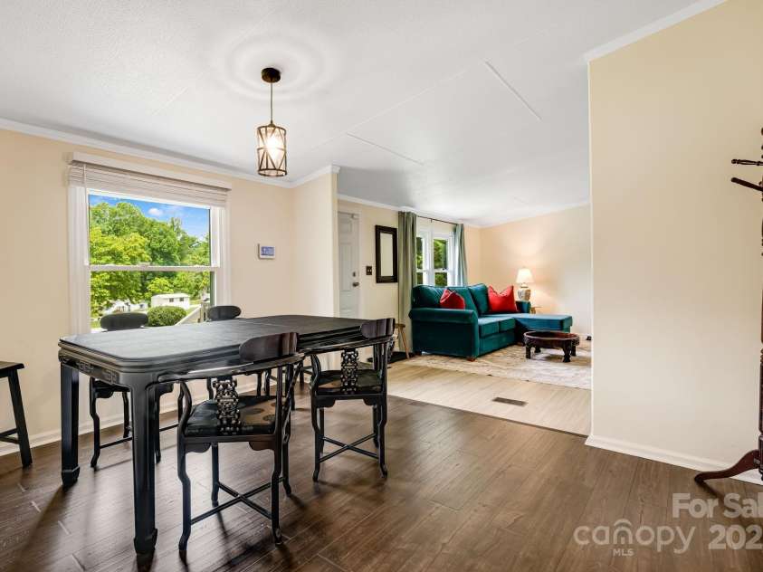 37 Bittersweet Drive, Hendersonville, NC 28792.  MLS# CAR4324808, YatesRealty ID 21247. 