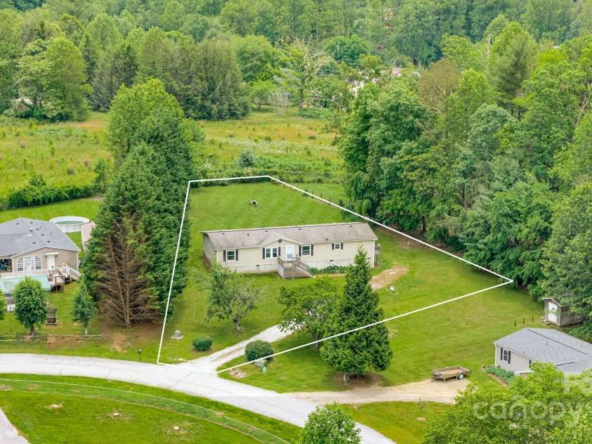 37 Bittersweet Drive, Hendersonville, NC 28792.  MLS# CAR4324808, YatesRealty ID 21247. 