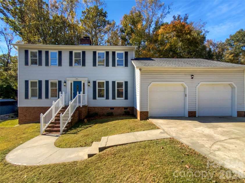561 Briarwood Lane, Lancaster, SC 29720.  MLS# CAR4380574, YatesRealty ID 21249. 