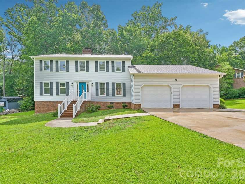 561 Briarwood Road, Lancaster, SC 29720.  MLS# CAR4380574, YatesRealty ID 21249. 