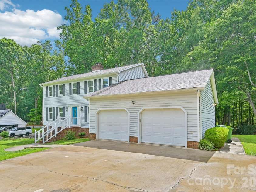 561 Briarwood Road, Lancaster, SC 29720.  MLS# CAR4380574, YatesRealty ID 21249. 