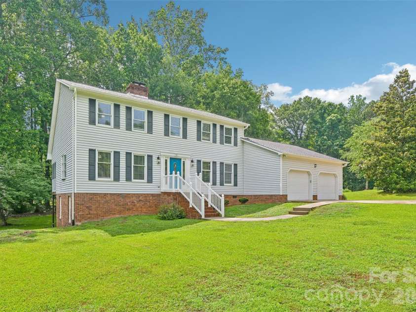 561 Briarwood Road, Lancaster, SC 29720.  MLS# CAR4380574, YatesRealty ID 21249. 