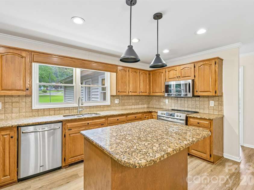 561 Briarwood Road, Lancaster, SC 29720.  MLS# CAR4380574, YatesRealty ID 21249. 