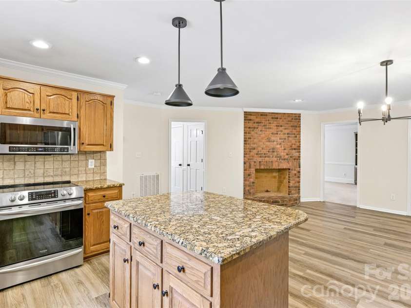 561 Briarwood Road, Lancaster, SC 29720.  MLS# CAR4380574, YatesRealty ID 21249. 