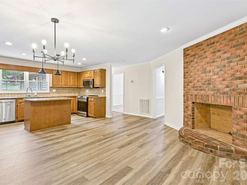 561 Briarwood Road, Lancaster, SC 29720.  MLS# CAR4380574, YatesRealty ID 21249. 