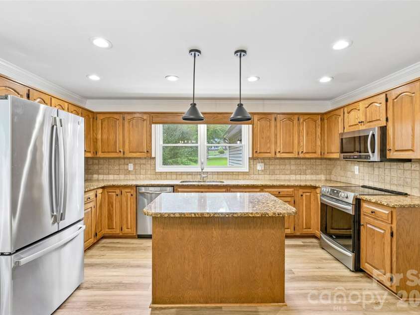 561 Briarwood Road, Lancaster, SC 29720.  MLS# CAR4380574, YatesRealty ID 21249. 