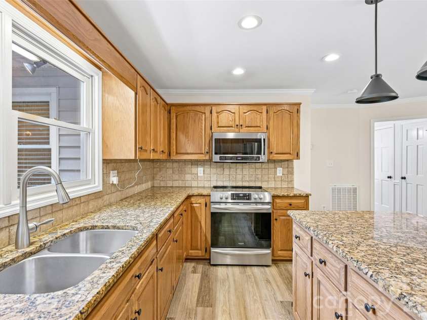 561 Briarwood Road, Lancaster, SC 29720.  MLS# CAR4380574, YatesRealty ID 21249. 