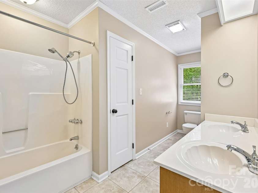 561 Briarwood Road, Lancaster, SC 29720.  MLS# CAR4380574, YatesRealty ID 21249. 