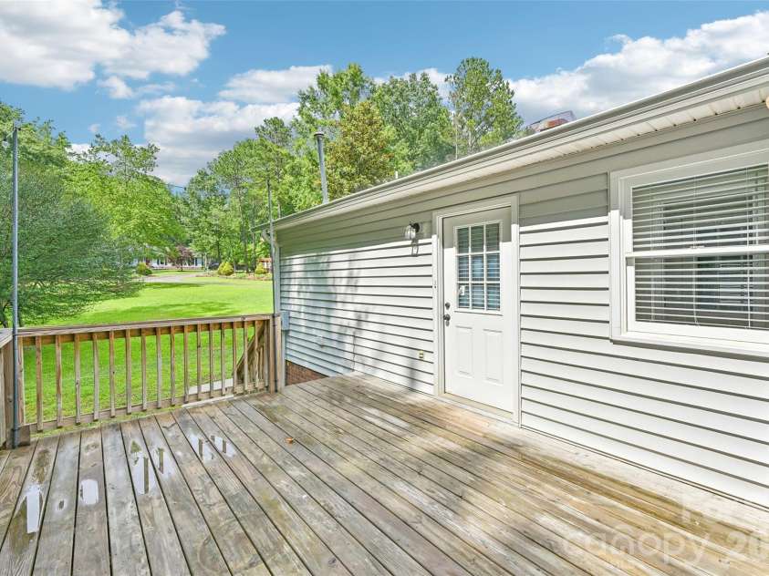 561 Briarwood Road, Lancaster, SC 29720.  MLS# CAR4380574, YatesRealty ID 21249. 
