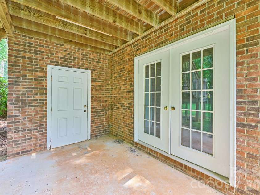 561 Briarwood Road, Lancaster, SC 29720.  MLS# CAR4380574, YatesRealty ID 21249. 