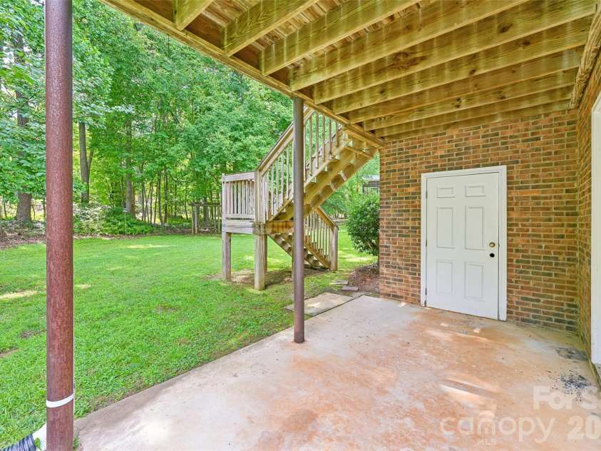 561 Briarwood Road, Lancaster, SC 29720.  MLS# CAR4380574, YatesRealty ID 21249. 