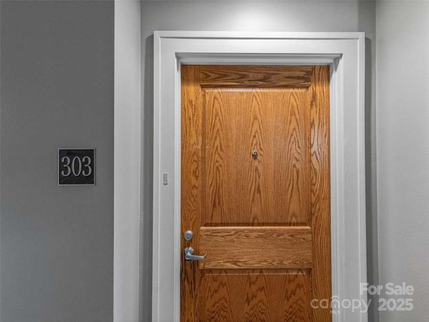 84 Walnut Street, Asheville, NC 28801.  MLS# CAR4313589, YatesRealty ID 2125. 