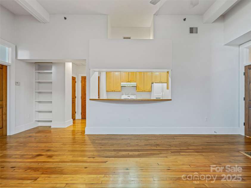 84 Walnut Street, Asheville, NC 28801.  MLS# CAR4313589, YatesRealty ID 2125. 