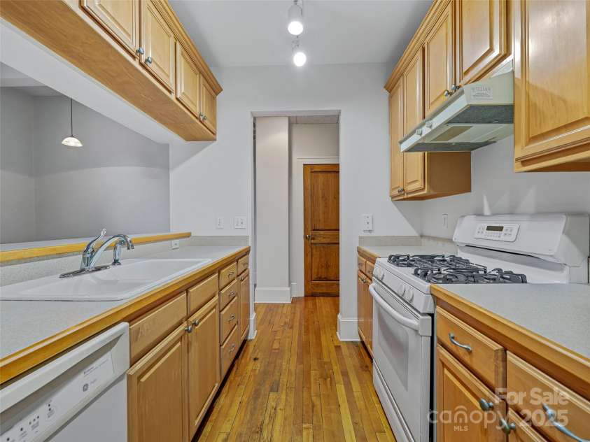 84 Walnut Street, Asheville, NC 28801.  MLS# CAR4313589, YatesRealty ID 2125. 
