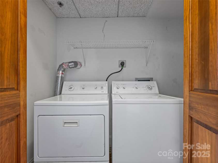 84 Walnut Street, Asheville, NC 28801.  MLS# CAR4313589, YatesRealty ID 2125. 