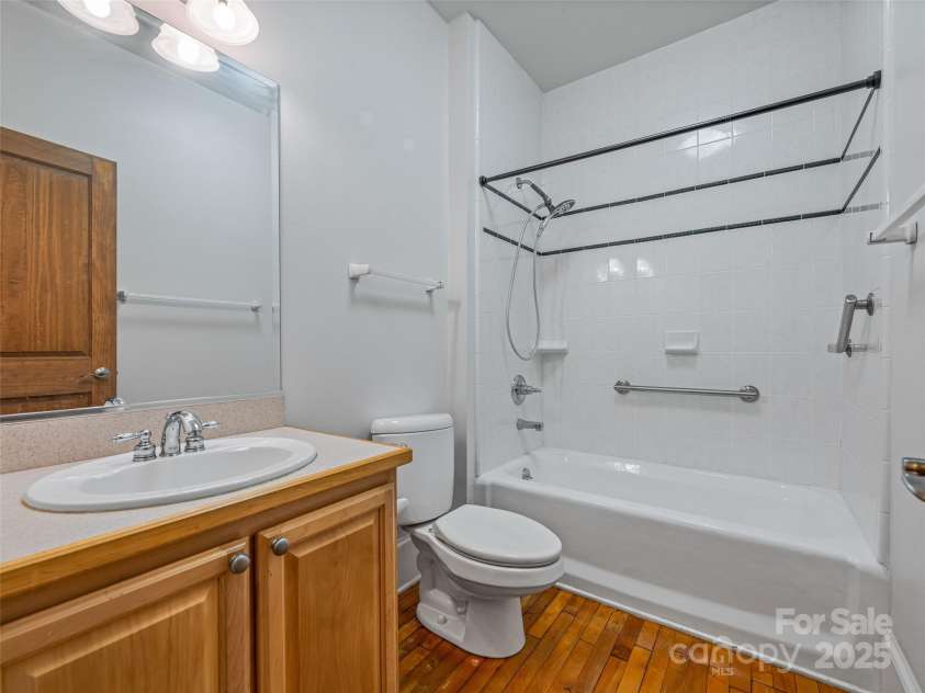 84 Walnut Street, Asheville, NC 28801.  MLS# CAR4313589, YatesRealty ID 2125. 