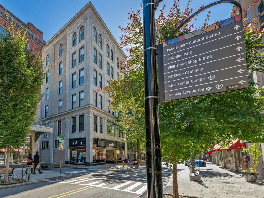 84 Walnut Street, Asheville, NC 28801.  MLS# CAR4313589, YatesRealty ID 2125. 