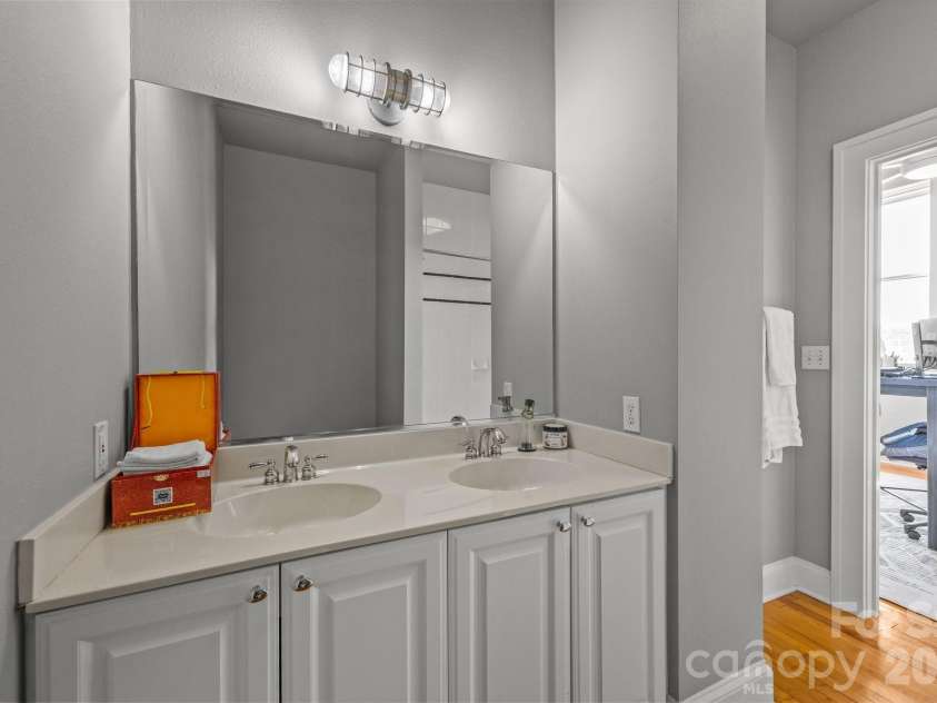 84 Walnut Street, Asheville, NC 28801.  MLS# CAR4349488, YatesRealty ID 2125. 