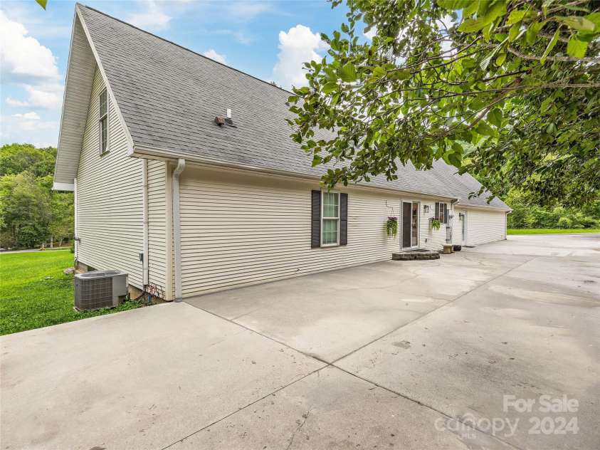 86 Clayton Lake Road, Waynesville, NC 28785.  MLS# CAR4189664, YatesRealty ID 2125. 