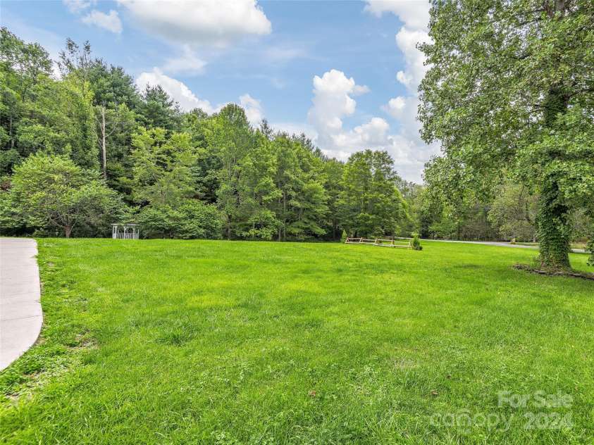 86 Clayton Lake Road, Waynesville, NC 28785.  MLS# CAR4189664, YatesRealty ID 2125. 