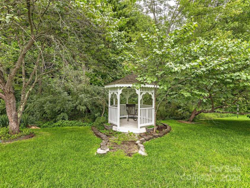 86 Clayton Lake Road, Waynesville, NC 28785.  MLS# CAR4189664, YatesRealty ID 2125. 