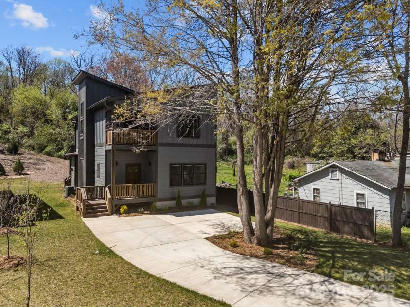 87 Glendale Avenue, Asheville, NC 28803.  MLS# CAR4145550, YatesRealty ID 2125. Easy turnaround for your car