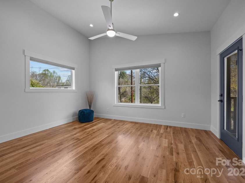 87 Glendale Avenue, Asheville, NC 28803.  MLS# CAR4145550, YatesRealty ID 2125. Private deck access