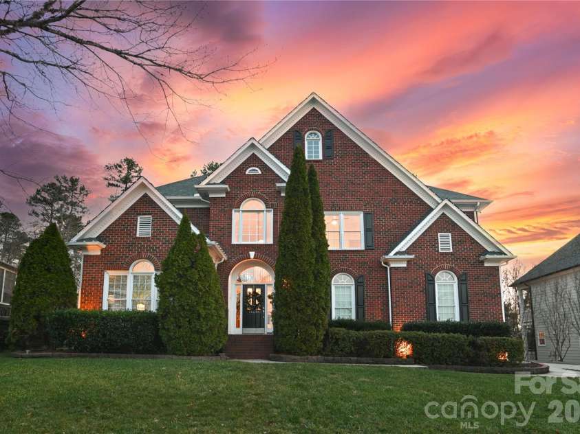 14636 Northgreen Drive, Huntersville, NC 28078.  MLS# CAR4345794, YatesRealty ID 21250. Welcome home!!