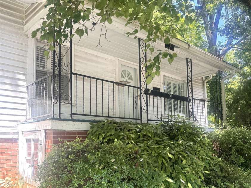 237 Institute Street, Mooresville, NC 28115.  MLS# CAR4269629, YatesRealty ID 21251. 