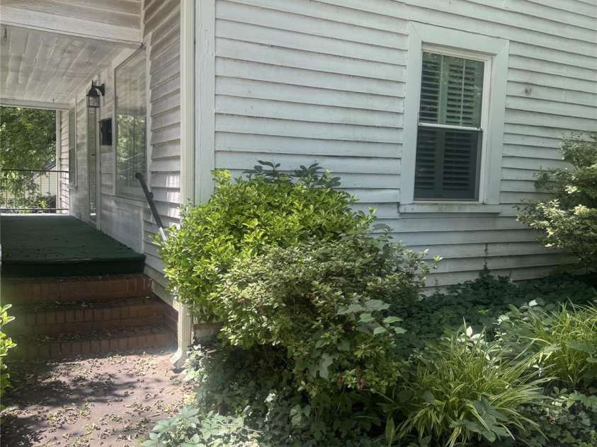 237 Institute Street, Mooresville, NC 28115.  MLS# CAR4269629, YatesRealty ID 21251. 