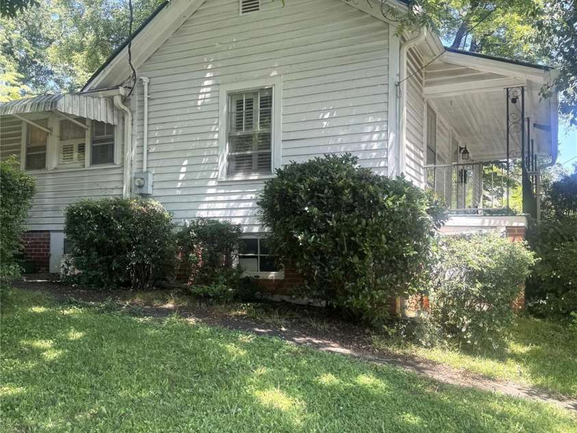 237 Institute Street, Mooresville, NC 28115.  MLS# CAR4269629, YatesRealty ID 21251. 