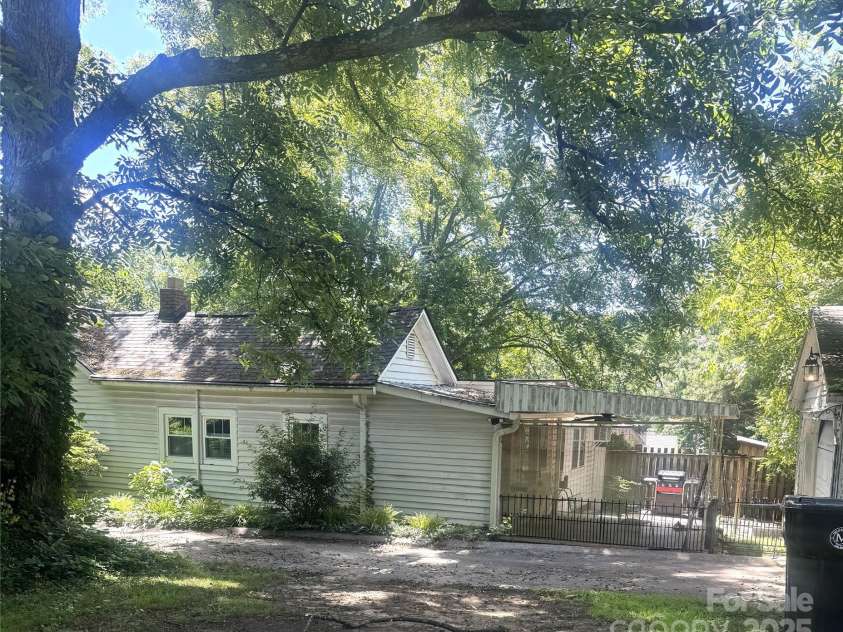 237 Institute Street, Mooresville, NC 28115.  MLS# CAR4269629, YatesRealty ID 21251. 