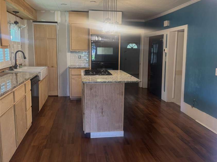 237 Institute Street, Mooresville, NC 28115.  MLS# CAR4269629, YatesRealty ID 21251. 