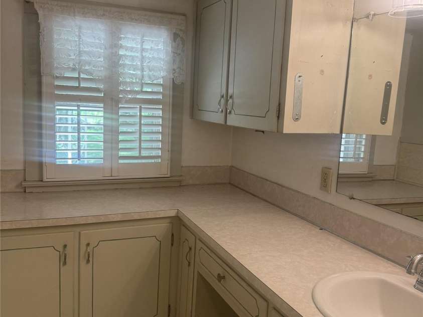 237 Institute Street, Mooresville, NC 28115.  MLS# CAR4269629, YatesRealty ID 21251. 