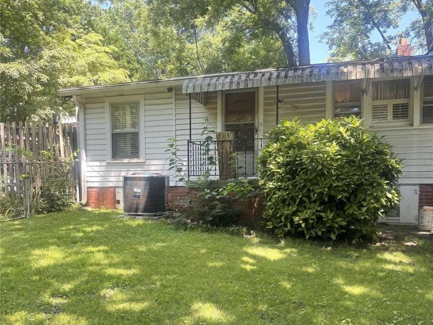 237 Institute Street, Mooresville, NC 28115.  MLS# CAR4269629, YatesRealty ID 21251. 