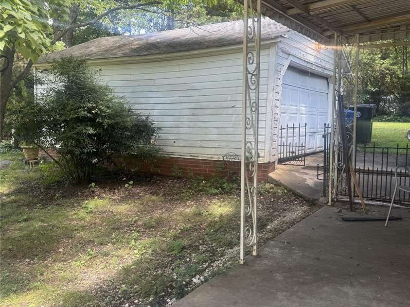 237 Institute Street, Mooresville, NC 28115.  MLS# CAR4269629, YatesRealty ID 21251. 