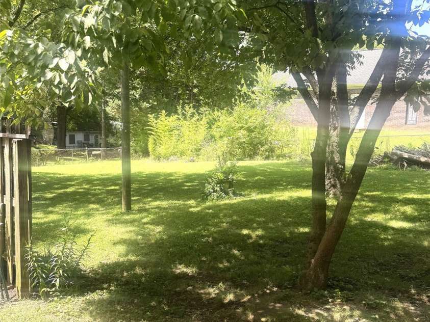 237 Institute Street, Mooresville, NC 28115.  MLS# CAR4269629, YatesRealty ID 21251. 