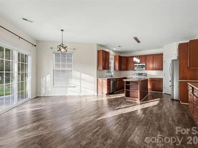 16014 Raptor Court, Charlotte, NC 28278.  MLS# CAR4356754, YatesRealty ID 21252. Breakfast Nook