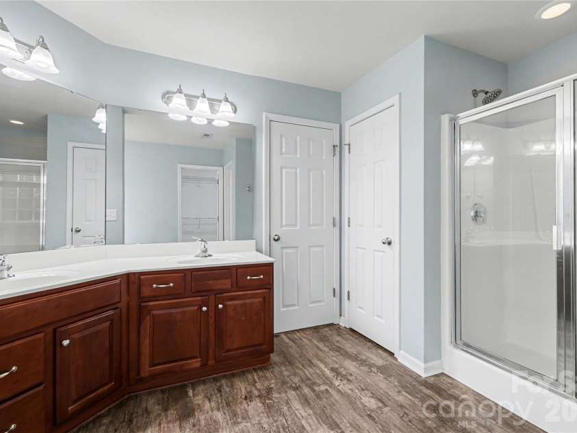 16014 Raptor Court, Charlotte, NC 28278.  MLS# CAR4356754, YatesRealty ID 21252. Ensuite