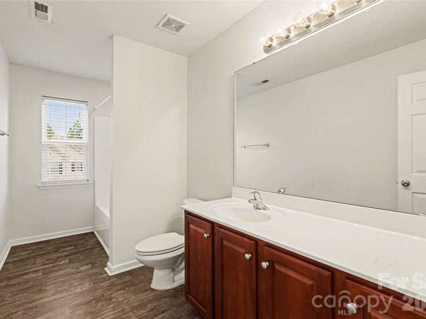 16014 Raptor Court, Charlotte, NC 28278.  MLS# CAR4356754, YatesRealty ID 21252. Full Bathroom