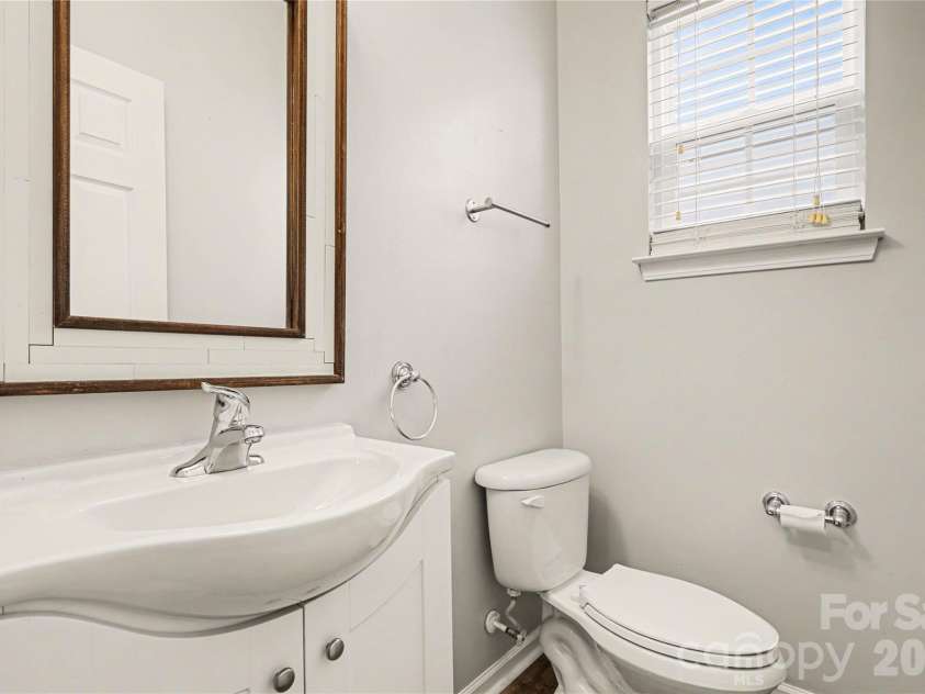 16014 Raptor Court, Charlotte, NC 28278.  MLS# CAR4356754, YatesRealty ID 21252. Half Bathroom on Main