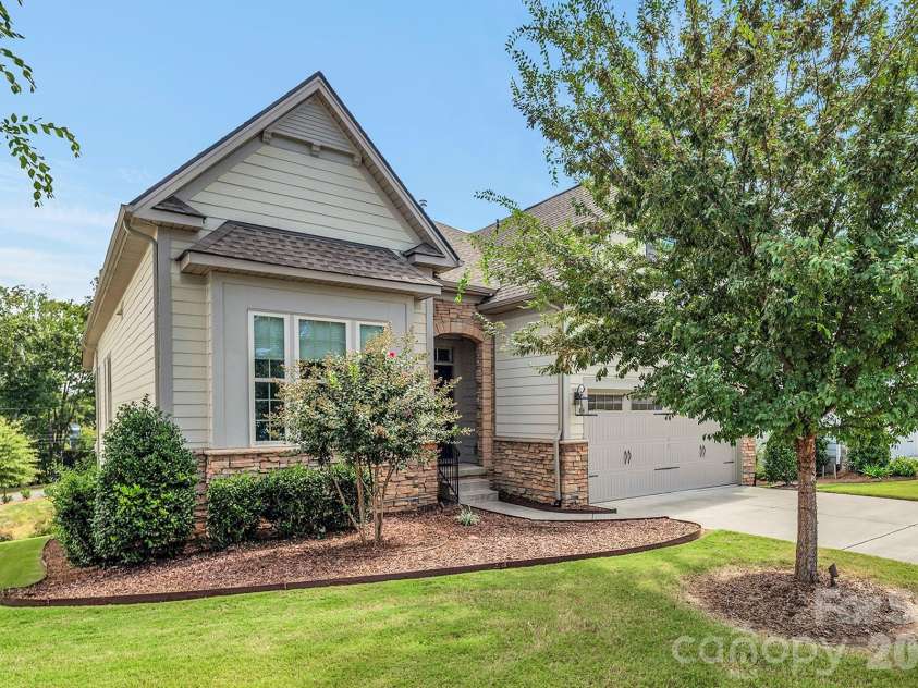 14008 Little Spring Court, Charlotte, NC 28278.  MLS# CAR4292968, YatesRealty ID 21253. 