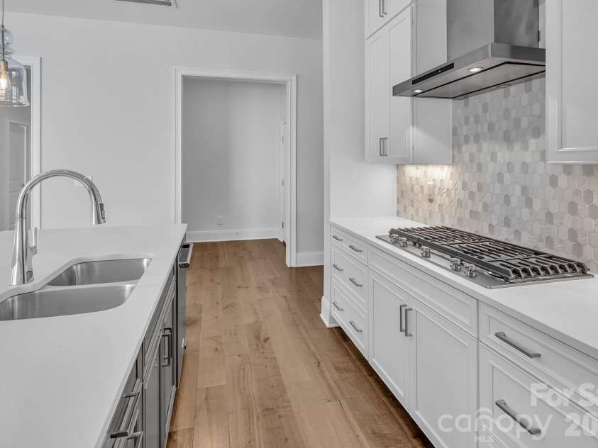 14008 Little Spring Court, Charlotte, NC 28278.  MLS# CAR4292968, YatesRealty ID 21253. 