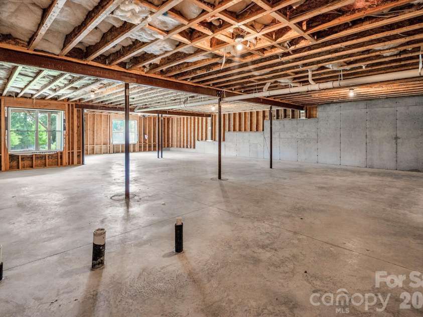 14008 Little Spring Court, Charlotte, NC 28278.  MLS# CAR4292968, YatesRealty ID 21253. 