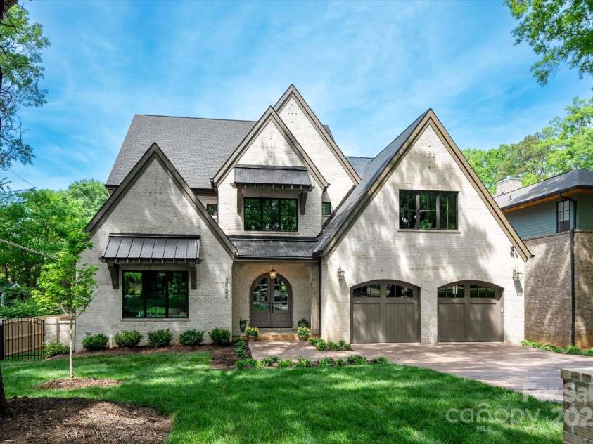 3524 Lacie Lane, Charlotte, NC 28211.  MLS# CAR4254201, YatesRealty ID 21253. 